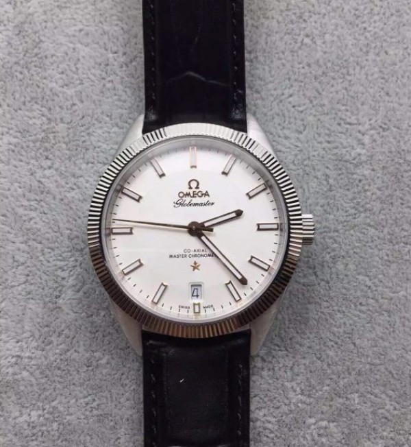 Omega Globemaster Master Chronometer RG White Dial Leather Strap