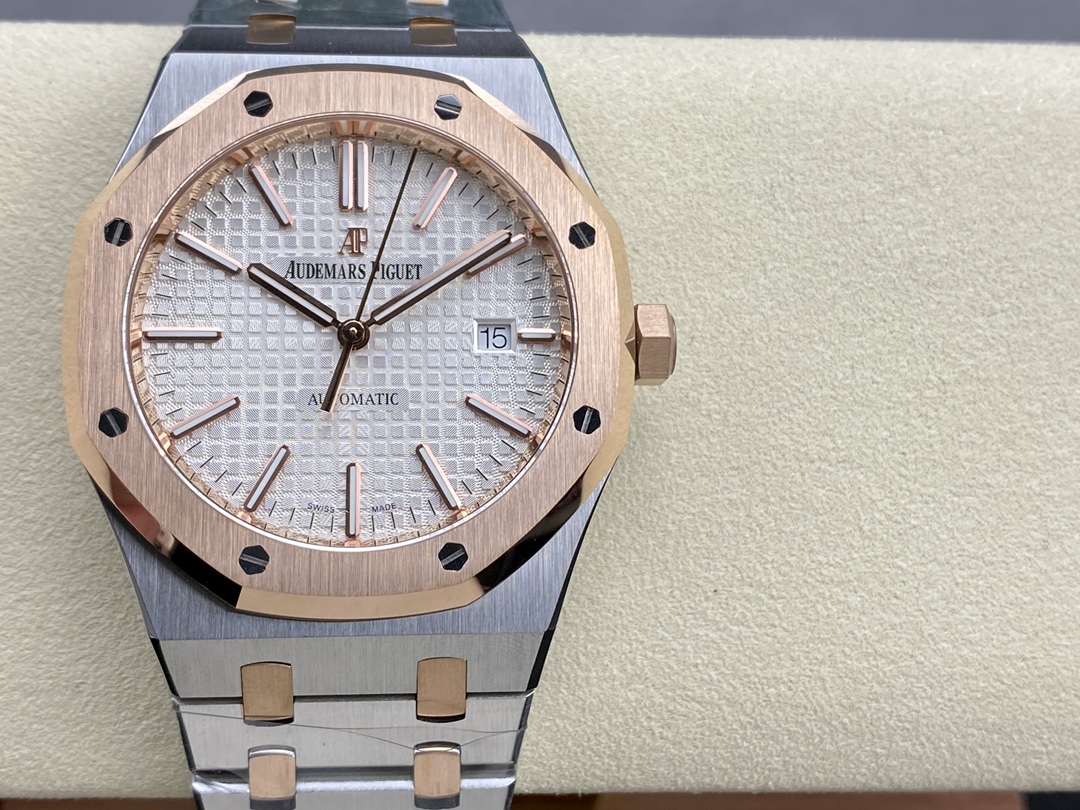 Audemars Piguet Royal Oak Self Winding Two-Tone Watch (15450SR.OO.1256SR.01)