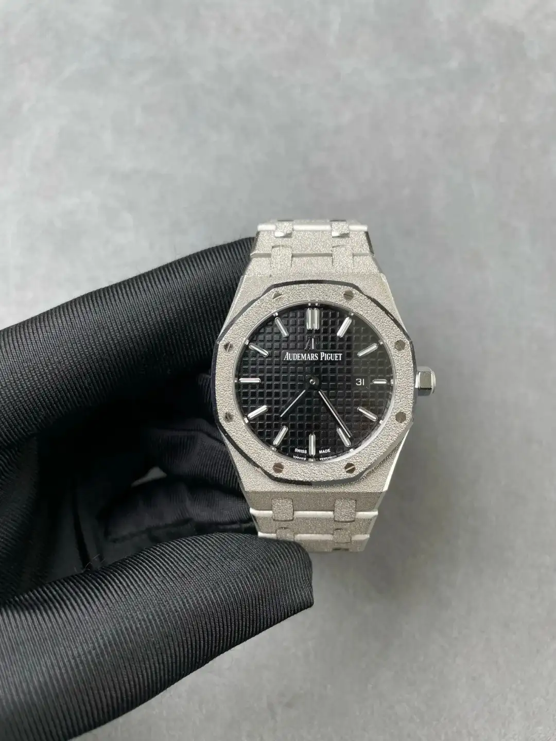 Audemars Piguet Royal Oak Frosted Gold Quartz Black 67653BC.GG.1263BC.02 - gallery