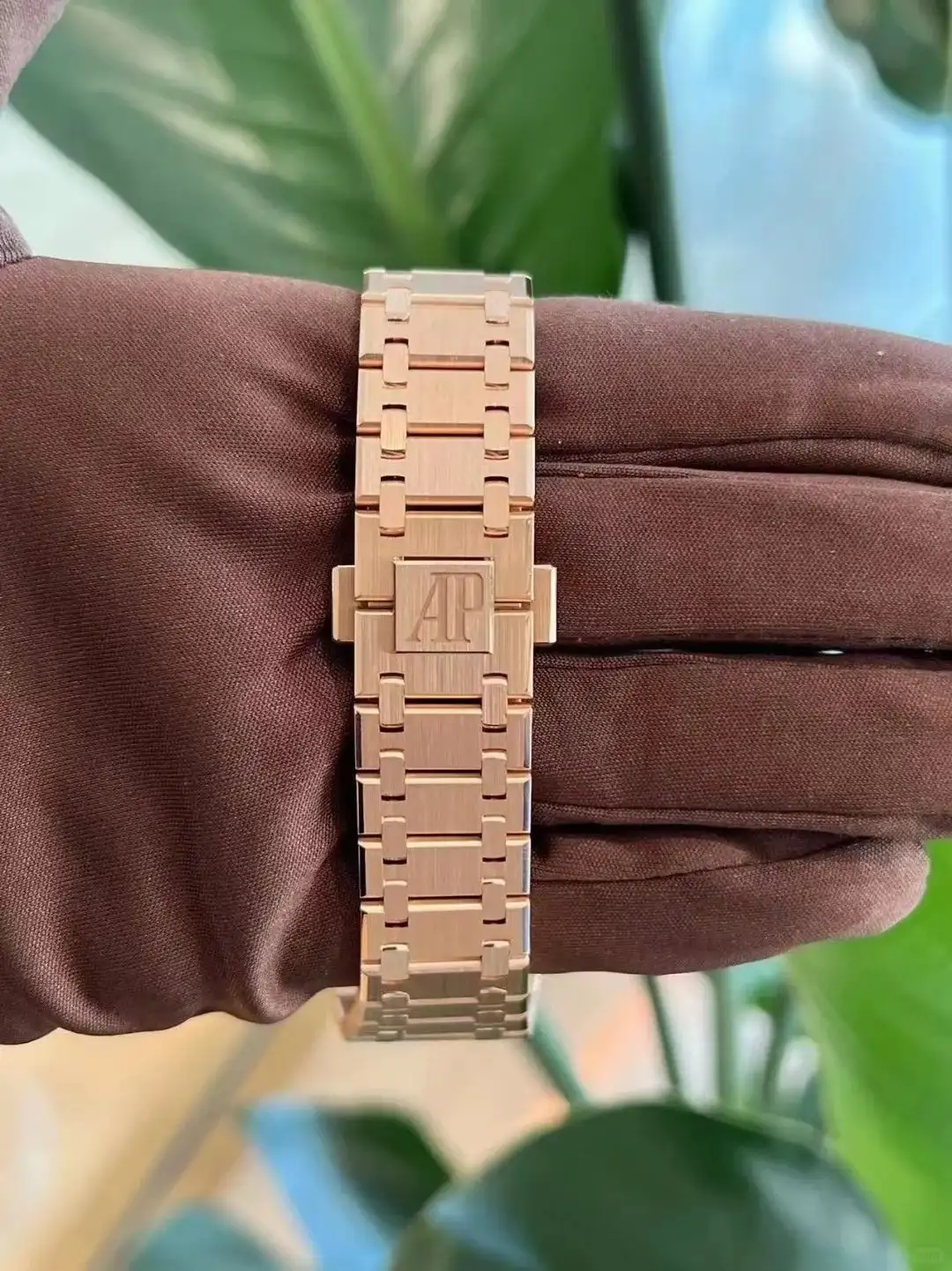Audemars Piguet Royal Oak Quartz Brown 67650OR.OO.1261OR.01 - gallery