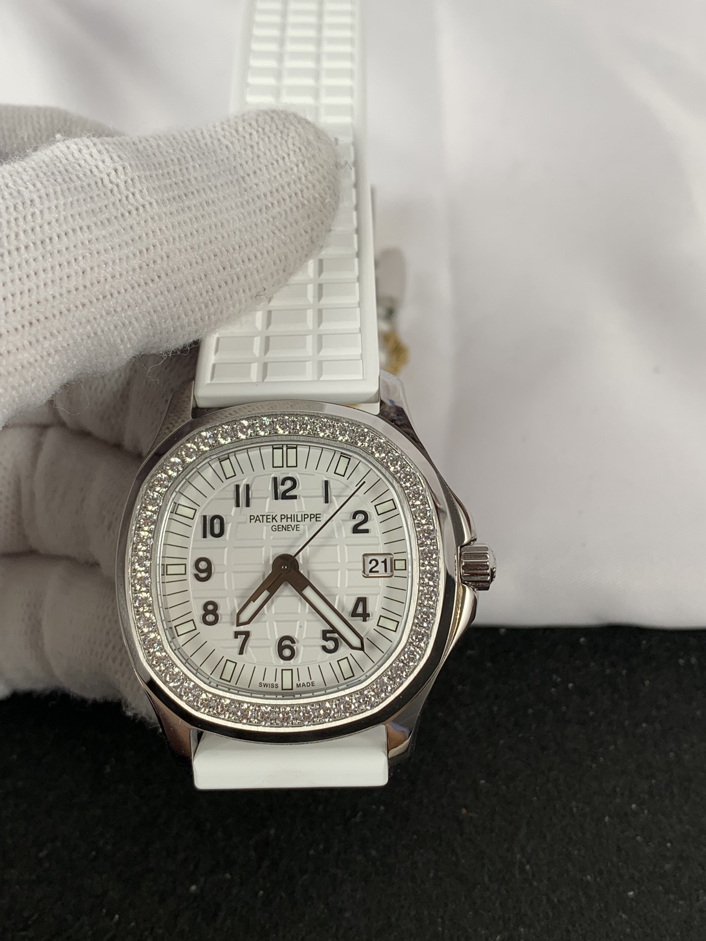 Patek Philippe Patek Philippe Aquanaut 5267/200A Review: Is It Worth the Investment?